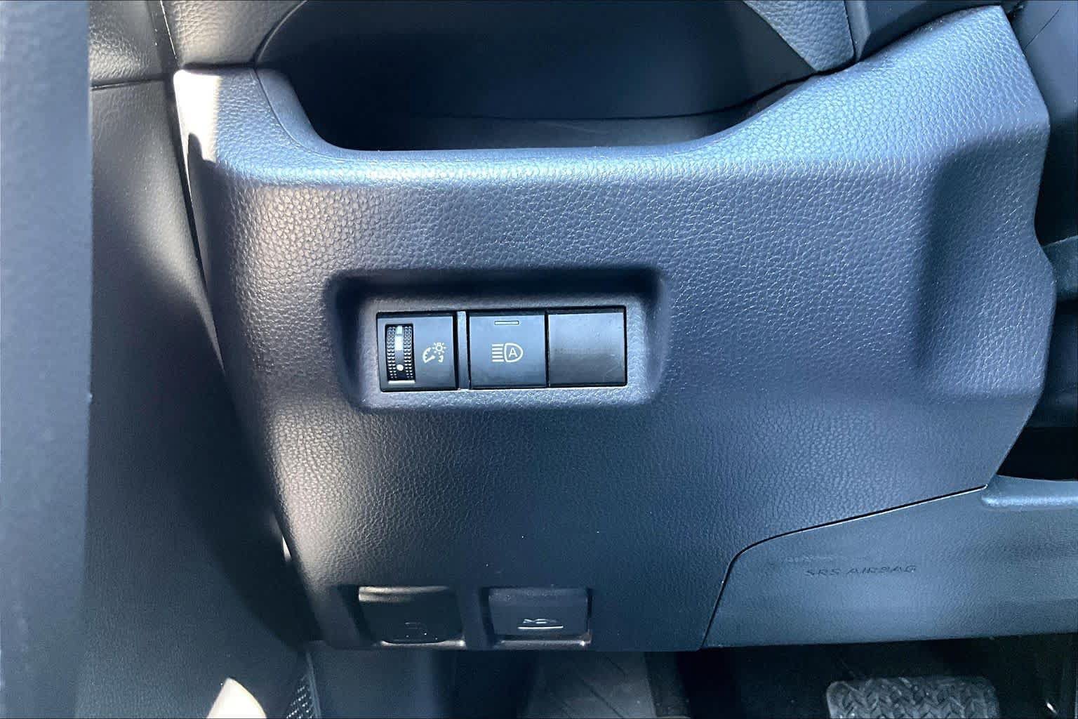 Used 2025 Toyota RAV4 LE AWD/4WD image 33