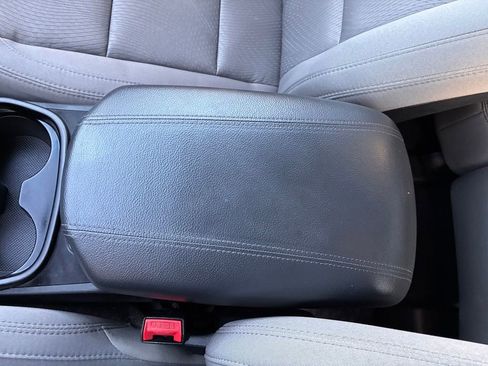 Used 2018 Hyundai Santa Fe Sport w/ 2.4L Value Package 02 FWD image 32