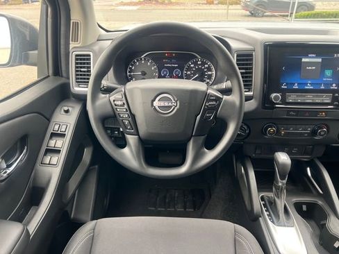 Used 2023 Nissan Frontier SV w/ Tow Package image 18