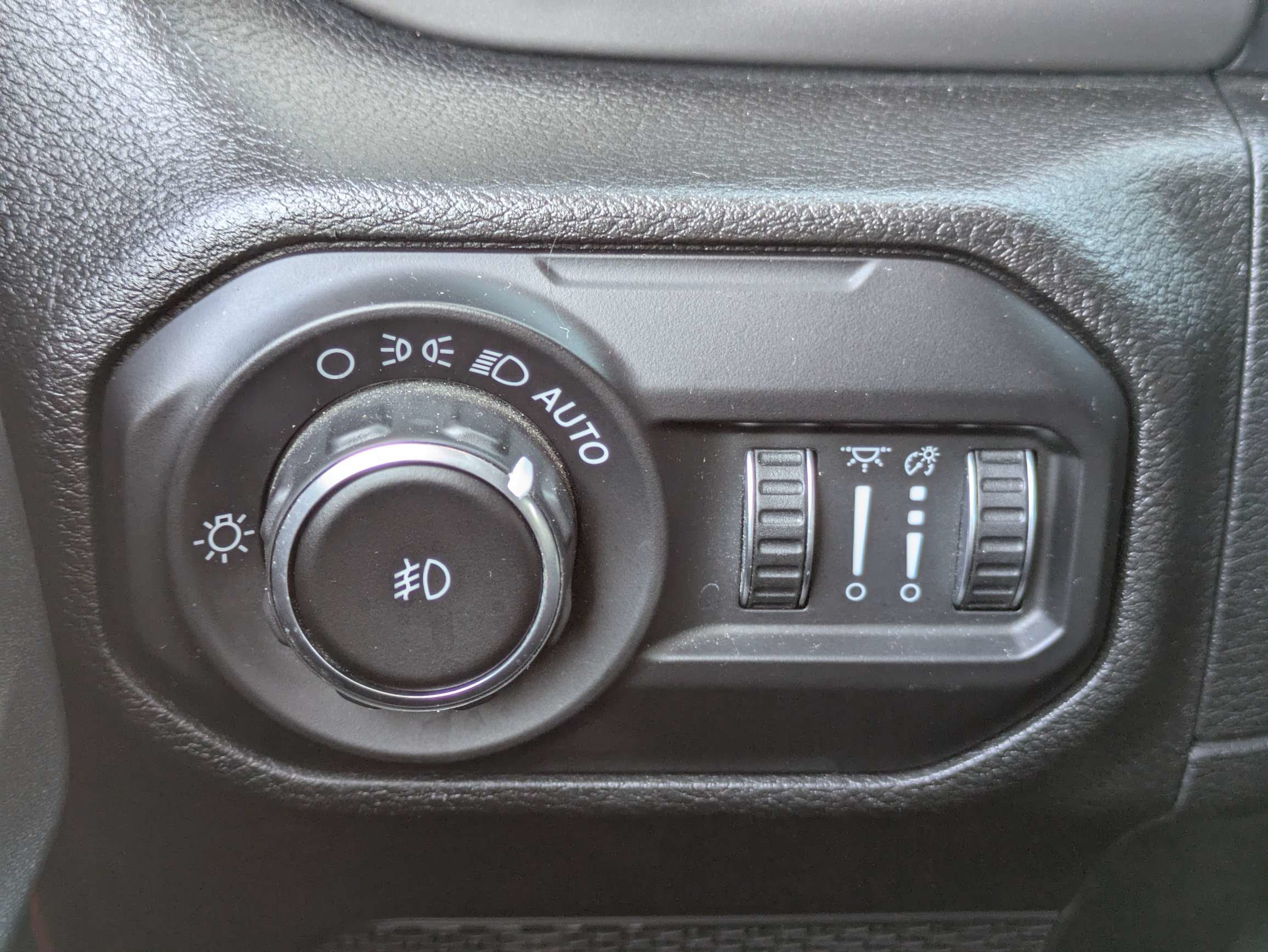 Used 2020 Jeep Wrangler Sport AWD/4WD image 13