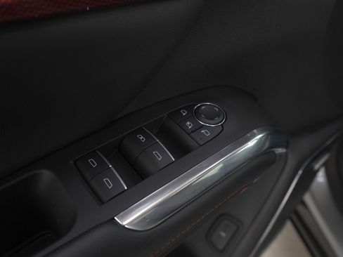 Used 2025 Chevrolet Traverse RS image 24