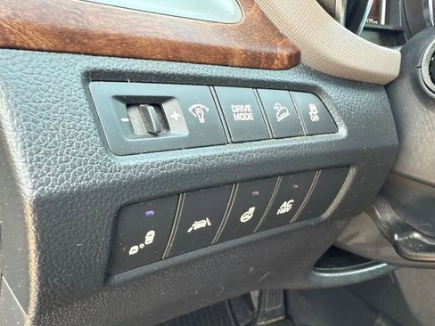 Used 2017 Hyundai Santa Fe Limited image 21