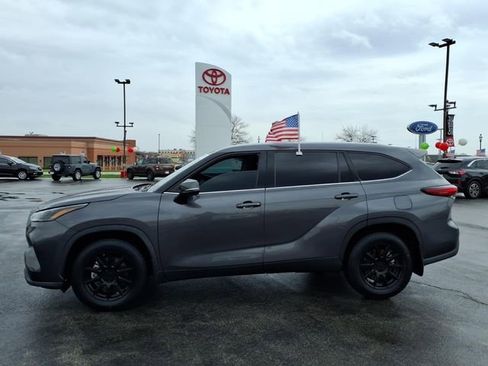 Used 2022 Toyota Highlander XLE image 7