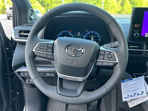 New 2026 Toyota Sienna XLE Woodland Edition AWD/4WD image 14