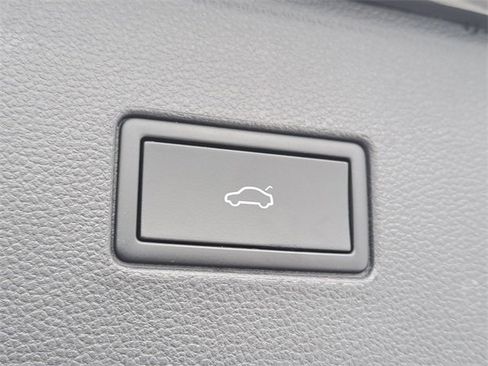 Used 2023 Volkswagen Atlas SEL R-Line image 6