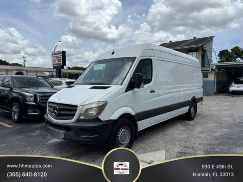 Used 2014 Mercedes-Benz Sprinter 2500 image 1