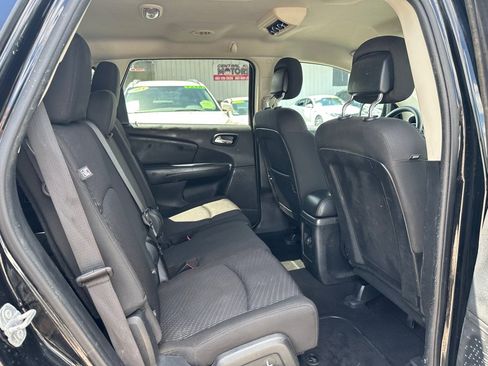 Used 2017 Dodge Journey SXT w/ Comfort/Convenience Group FWD image 14