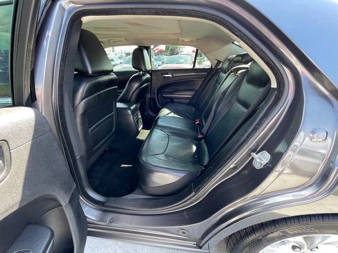 Used 2016 Chrysler 300 Limited RWD image 2