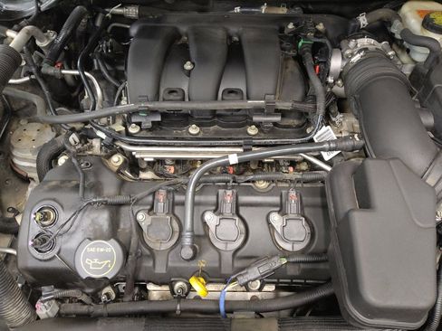 Used 2015 Ford Taurus Limited w/ Equipment Group 301A image 30