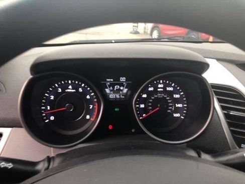 Used 2014 Hyundai Elantra SE image 11