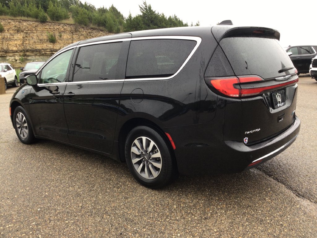 Used 2024 Chrysler Pacifica Limited FWD image 4