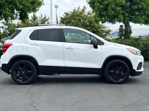 Used 2020 Chevrolet Trax LT w/ Redline Edition AWD/4WD image 3