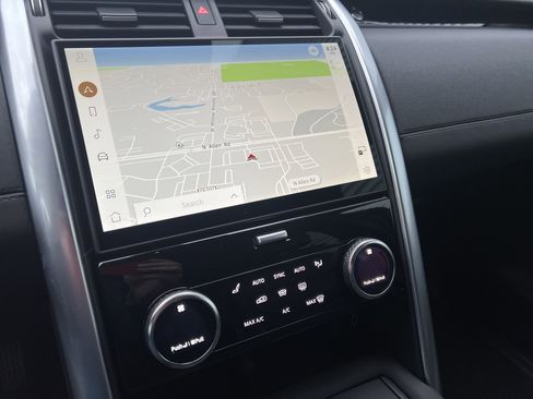 New 2026 Land Rover Discovery S image 10