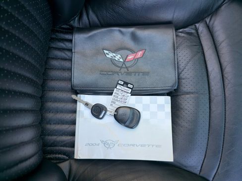 Used 2004 Chevrolet Corvette Convertible w/ Preferred Equipment Group RWD image 29
