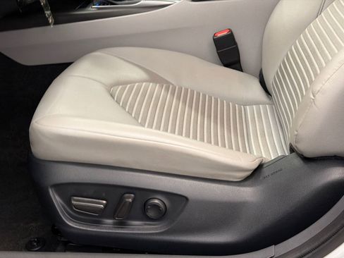 Used 2024 Toyota Camry SE FWD image 12