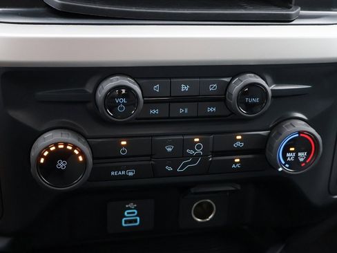 Used 2024 Ford F250 XLT w/ Snow Plow/Camper Package image 27