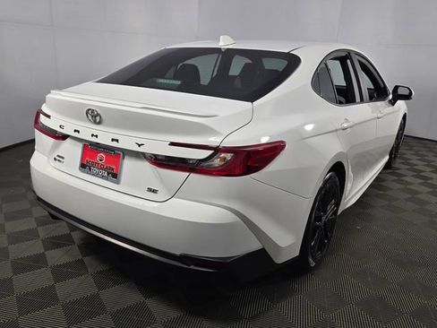 Used 2025 Toyota Camry SE image 8
