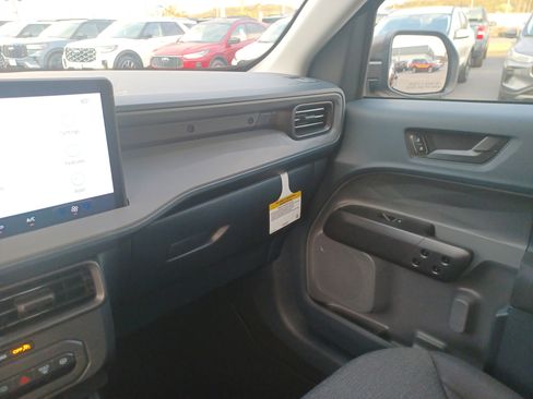 New 2025 Ford Maverick XL image 18