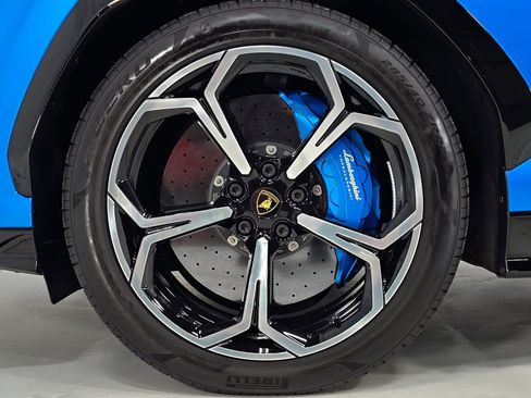 Used 2021 Lamborghini Urus image 7