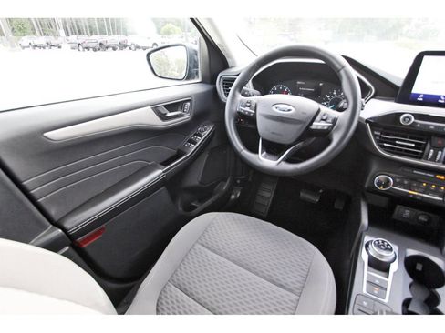Certified 2022 Ford Escape SE w/ SE Sport Appearance Package FWD image 11