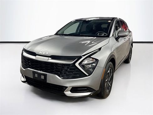 Used 2023 Kia Sportage LX image 3