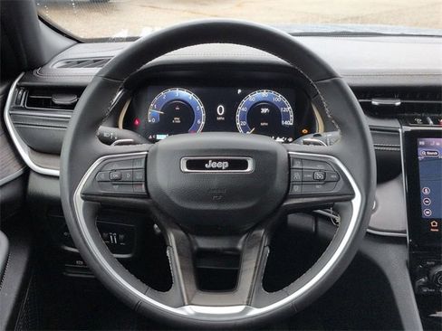 Used 2024 Jeep Grand Cherokee L Limited w/ Luxury Tech Group II image 19