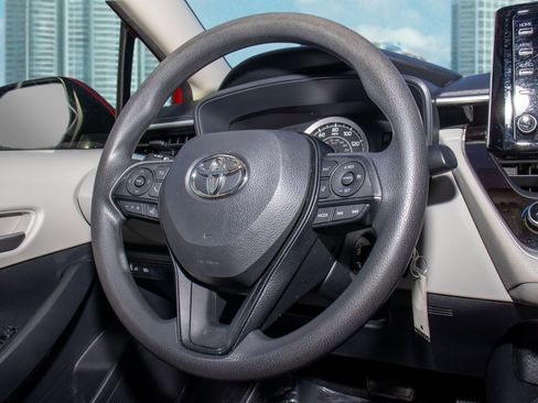 Used 2020 Toyota Corolla LE image 19