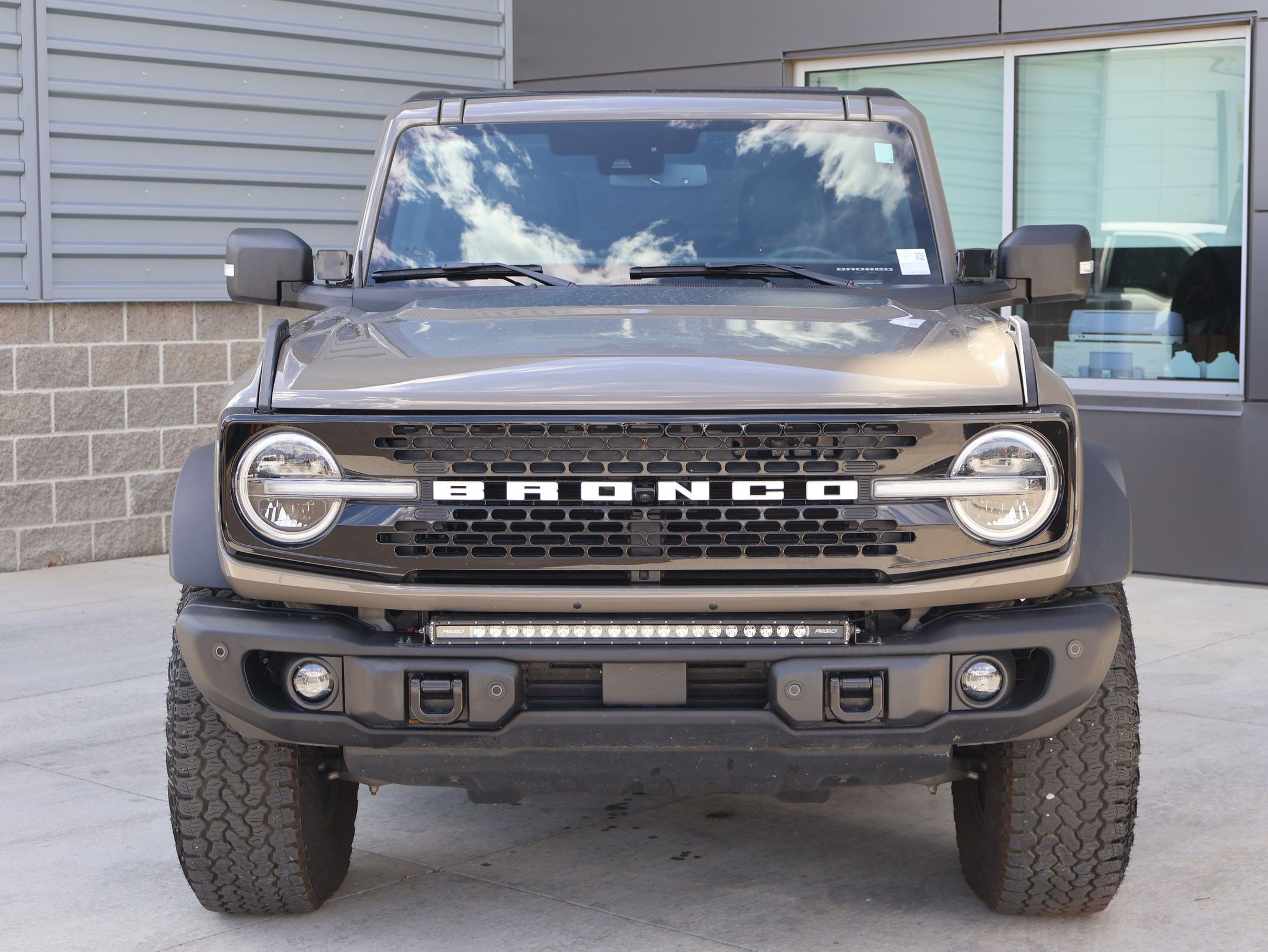 Used 2025 Ford Bronco Badlands AWD/4WD image 2