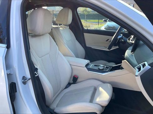 Used 2025 BMW 330i Sedan w/ Premium Package image 10