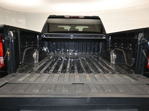 Used 2025 GMC Sierra 1500 SLT AWD/4WD image 25