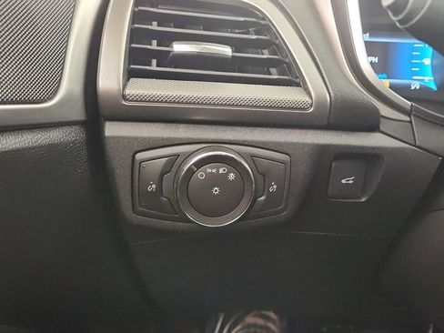 Used 2019 Ford Fusion SE FWD image 22