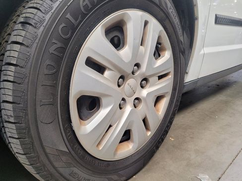 Used 2015 Dodge Grand Caravan American Value Package w/ UConnect Hands-Free Group image 31