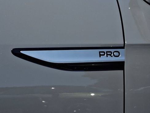 Certified 2023 Volkswagen ID.4 Pro RWD image 30