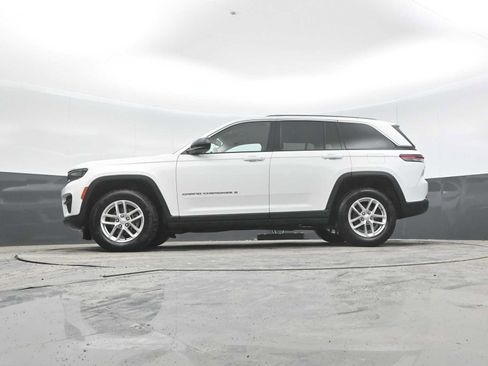 Used 2023 Jeep Grand Cherokee Laredo AWD/4WD image 25