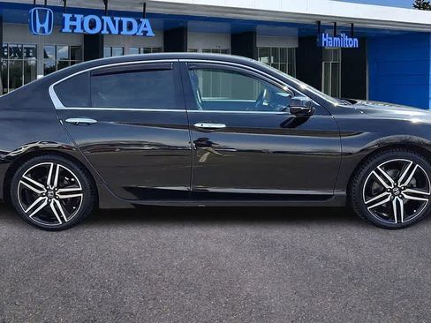 Used 2016 Honda Accord Touring image 9