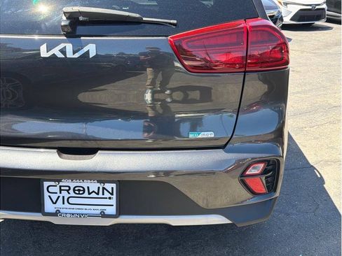 Used 2022 Kia Niro EX FWD image 22