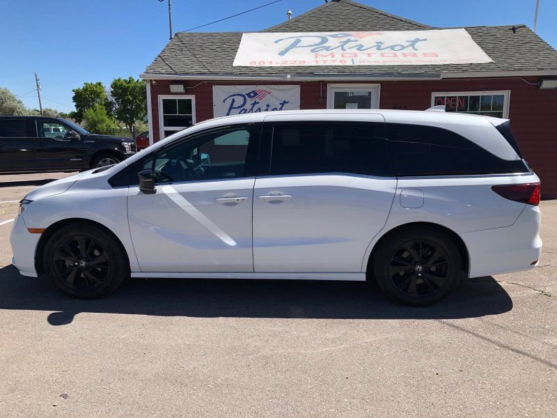 Used 2023 Honda Odyssey Sport image 3