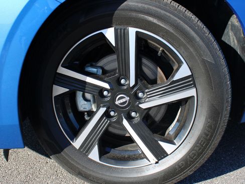 Used 2025 Nissan Sentra SV image 16