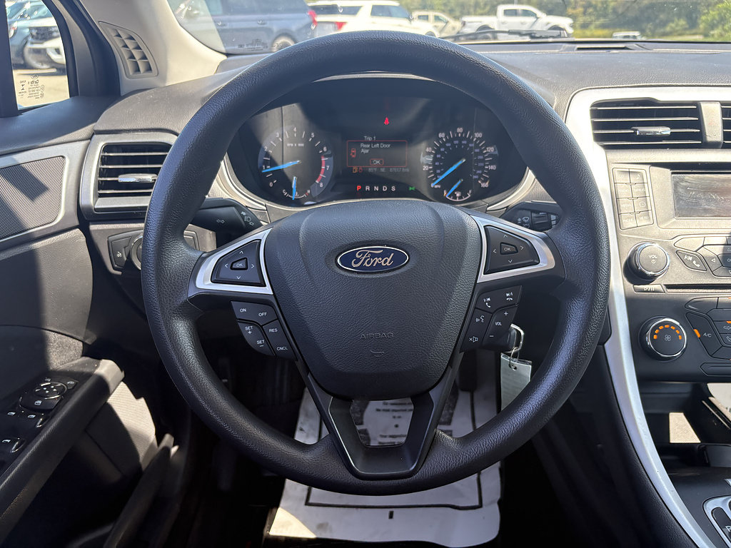 Used 2015 Ford Fusion SE FWD image 23