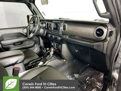 Used 2021 Jeep Gladiator Overland image 26
