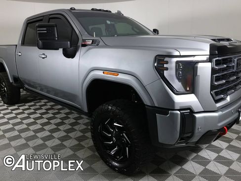 Used 2025 GMC Sierra 2500 AT4 w/ AT4 Premium Plus Package AWD/4WD image 3