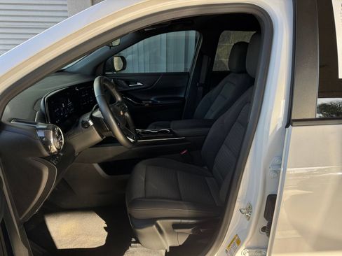 Used 2025 Chevrolet Equinox LT FWD image 23