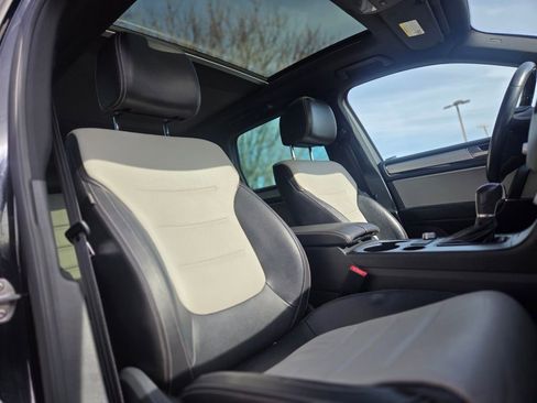 Used 2017 Volkswagen Touareg Wolfsburg Edition image 26