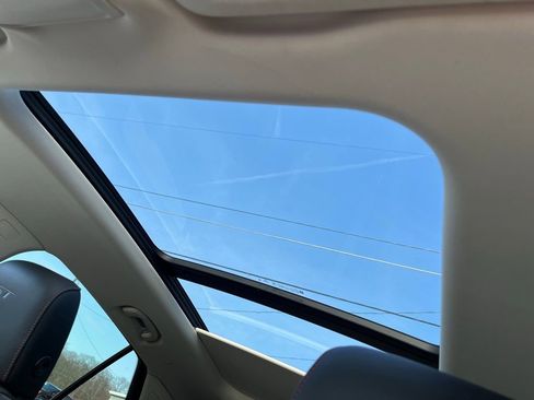 Used 2022 Buick Envision Essence w/ Sport Touring Package image 24