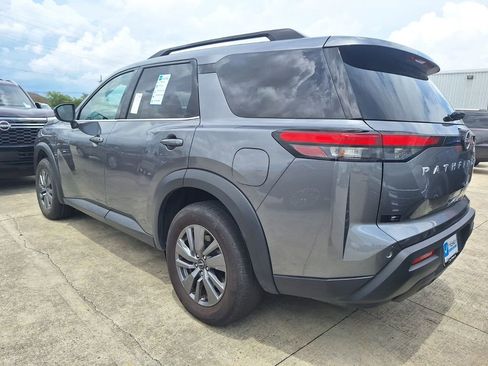 Used 2024 Nissan Pathfinder SV FWD image 3