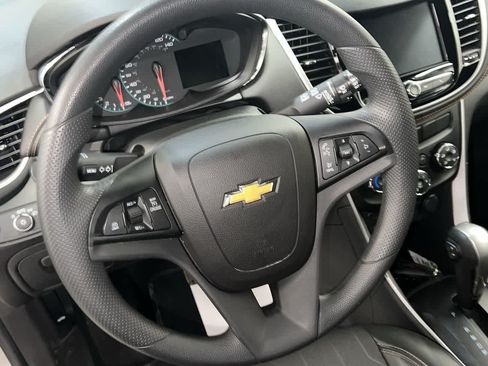Used 2021 Chevrolet Trax LT FWD image 15