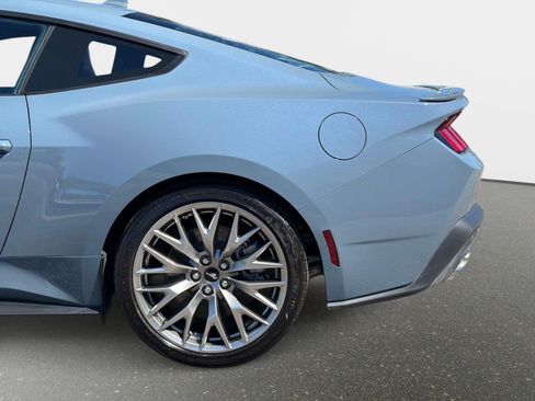 Used 2025 Ford Mustang GT Premium image 13