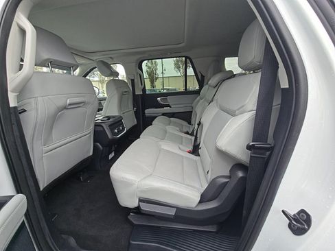 Used 2025 Ford Expedition Max Platinum AWD/4WD image 7