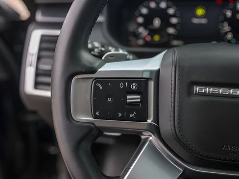 Used 2024 Land Rover Discovery Metropolitan Edition AWD/4WD image 14