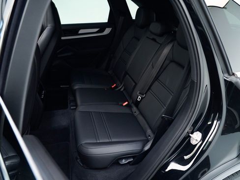 Used 2025 Porsche Cayenne S image 30